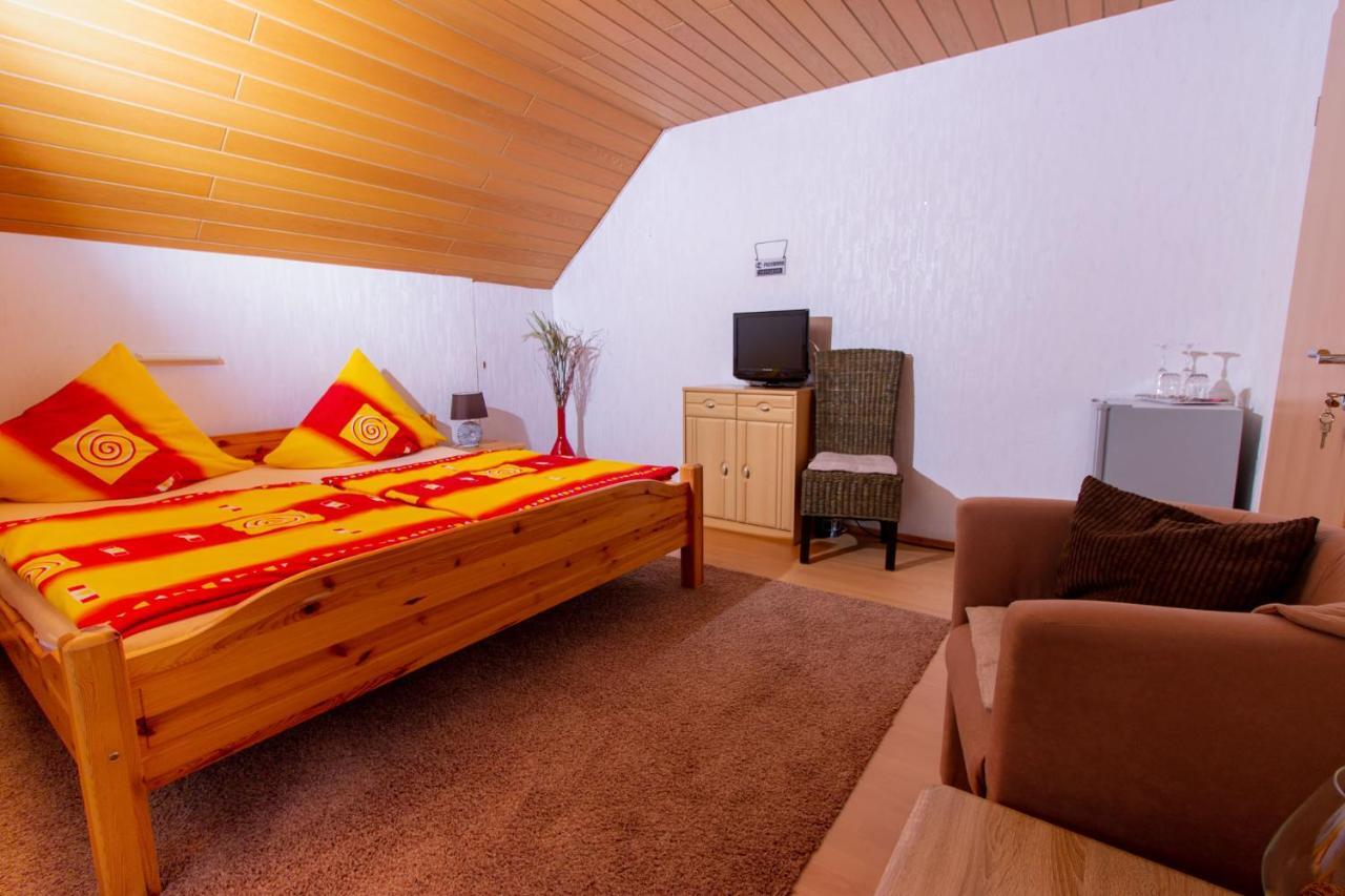 젤틴겐라티그 Moselhaus B&B 외부 사진